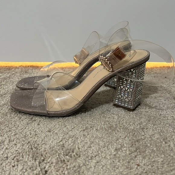 Betsey Johnson Women's Sb-Bell Heeled Sandal. - Picture 2 of 9